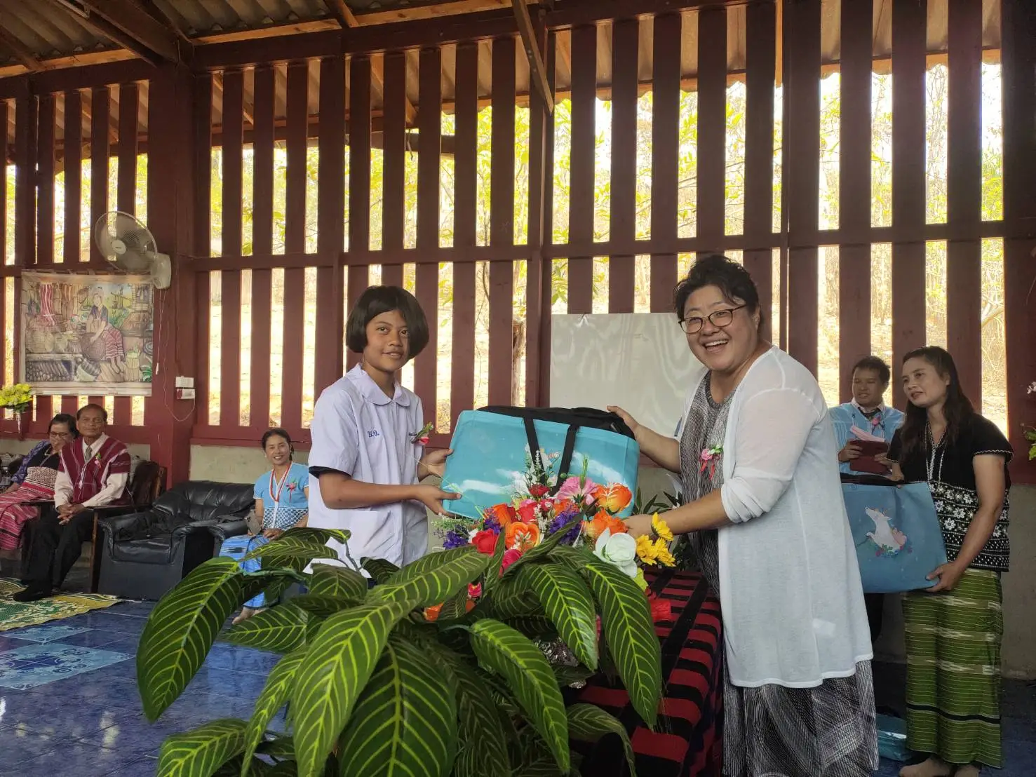 Aj. Jeon with Karen hill tribe students